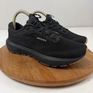 Brooks Revel 7 Black and Gum Athletic Sneakers